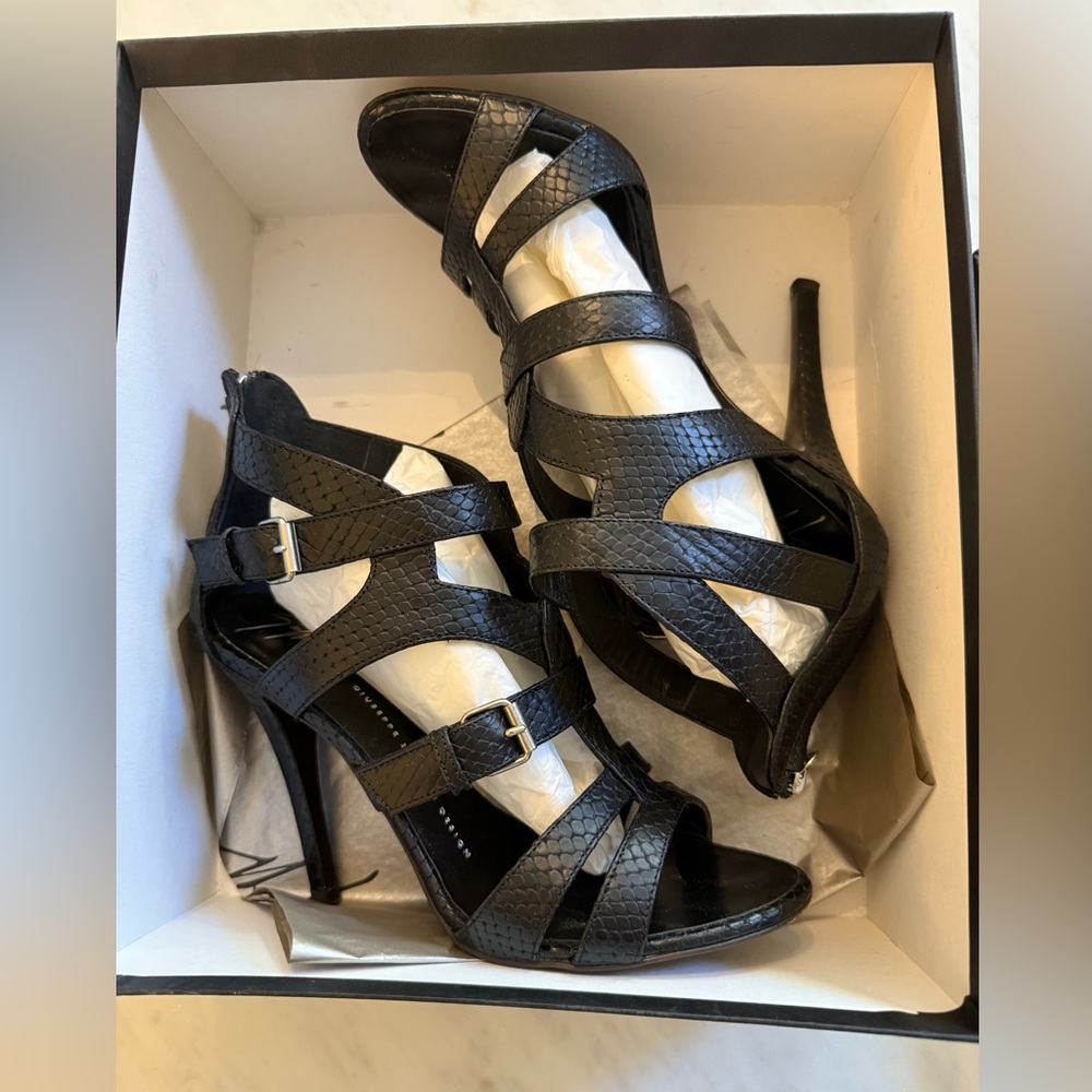 Giuseppe Zanotti Elegant Black Strappy Heels